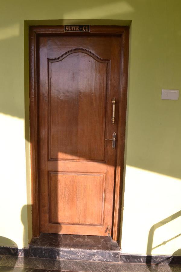 Yuga Guest House Kuttālam Екстериор снимка