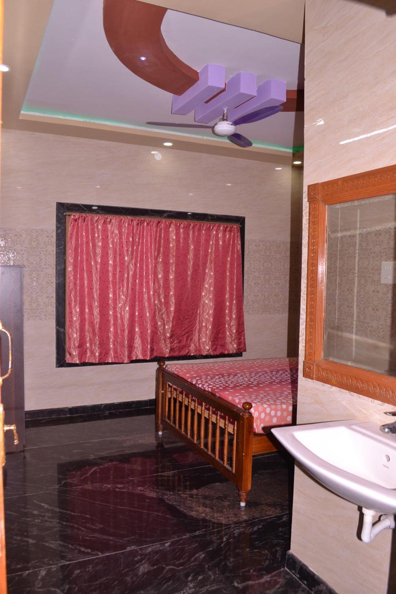 Yuga Guest House Kuttālam Екстериор снимка