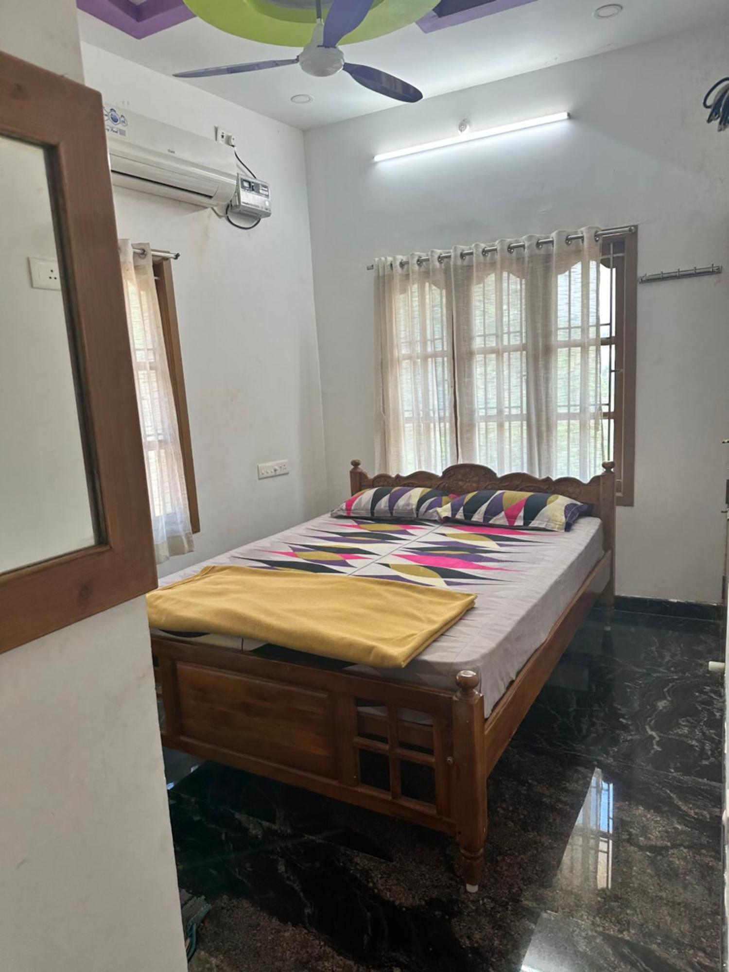 Yuga Guest House Kuttālam Екстериор снимка